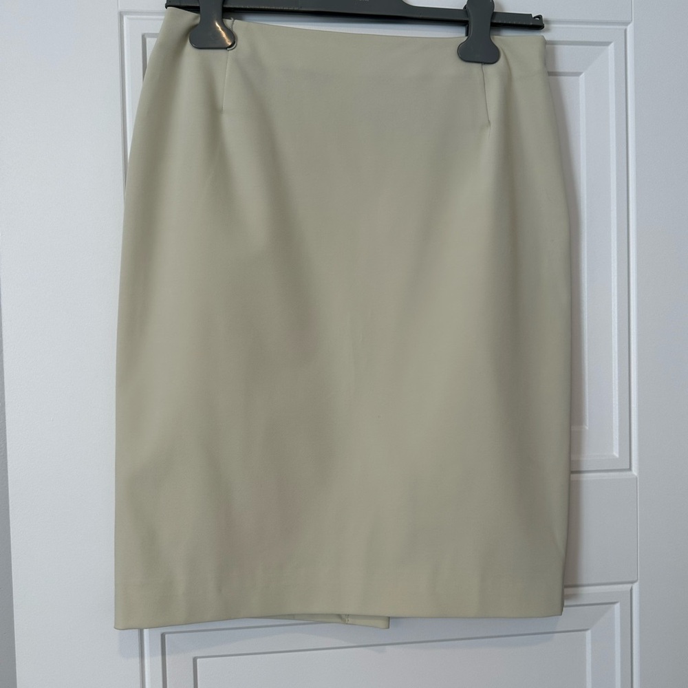 🎉Host Pick🎉 Prada Elegant Cream Skirt